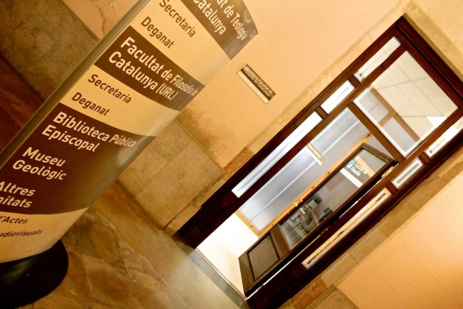 Seminari Barcelona · Signage — image 16