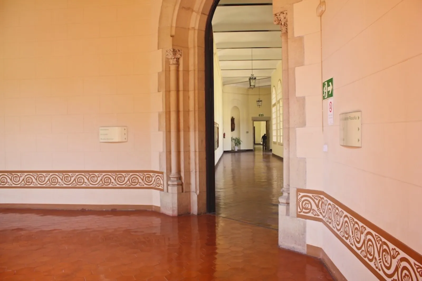 Seminari Barcelona · Signage — image 18