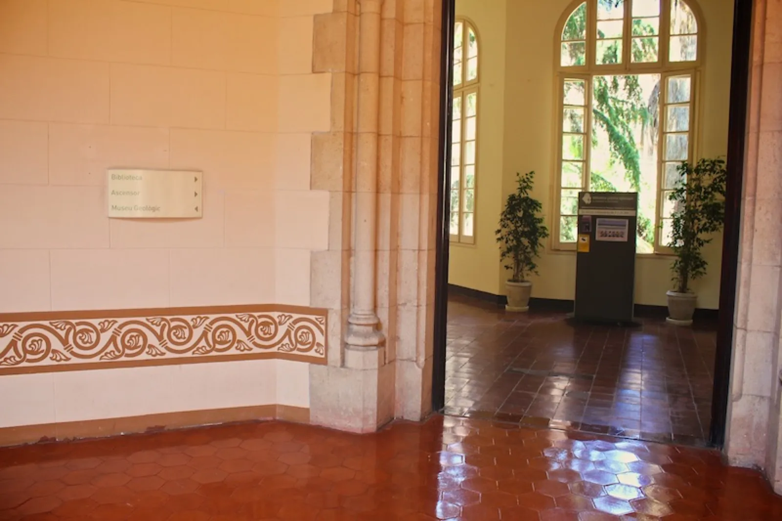 Seminari Barcelona · Signage — image 19