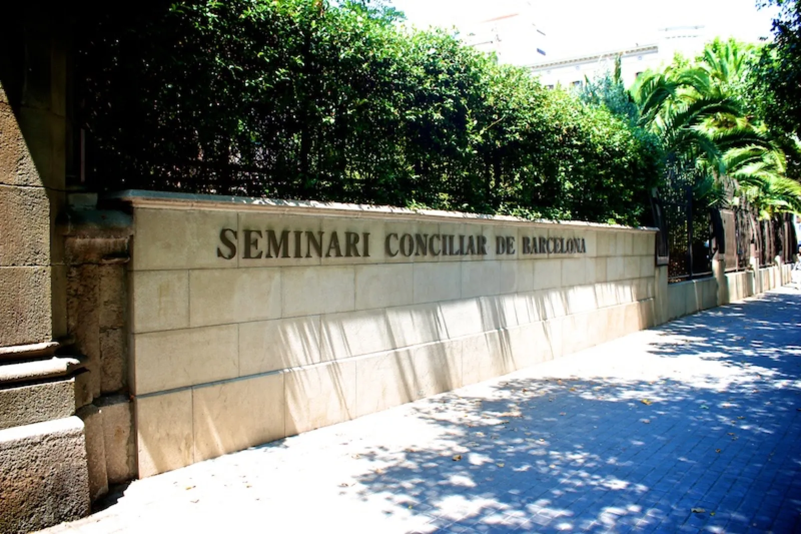 Seminari Barcelona · Signage — image 2