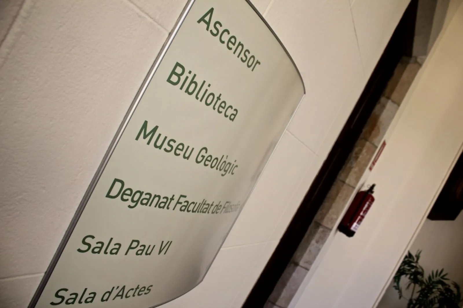 Seminari Barcelona · Signage — image 26