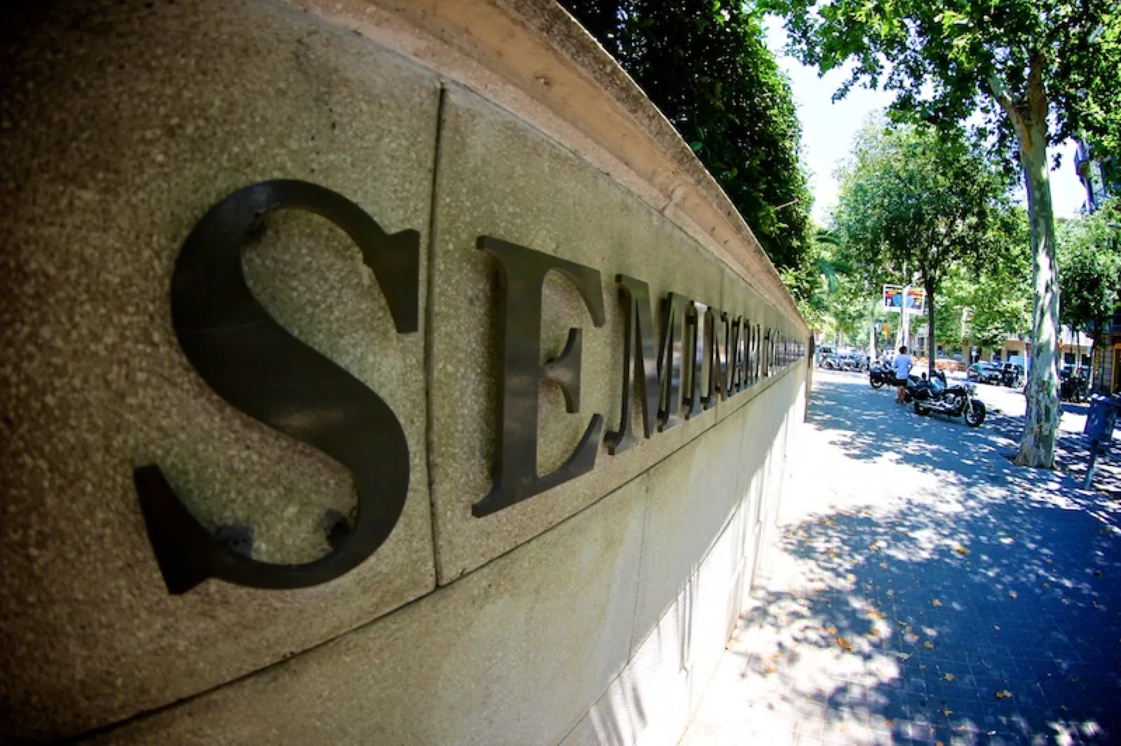 Seminari Barcelona · Signage — image 4