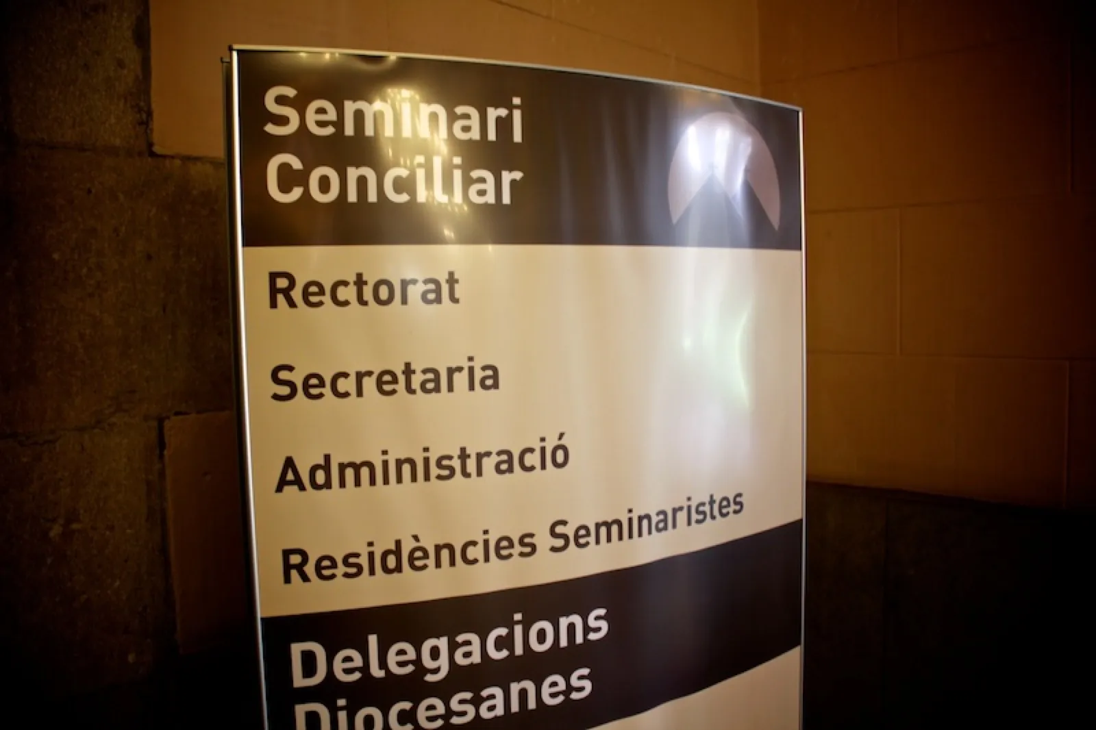 Seminari Barcelona · Signage — image 9